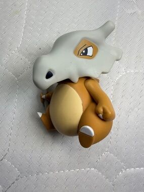 Pokemon Select Cubone 4" Vinyl Figure Jazwares 2022 Nintendo Bone Club Toy